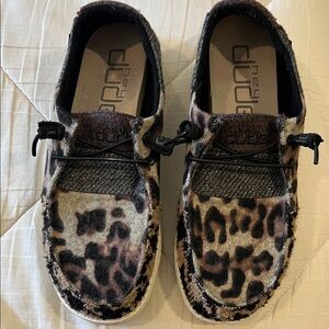 Hey Dude woman’s Cheetah Print Slippers